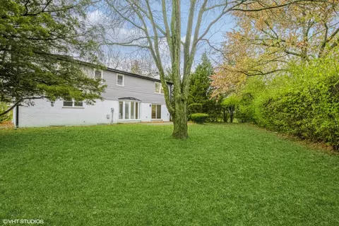 3724 Maple Leaf Dr, Glenview, IL 60026 photo 2