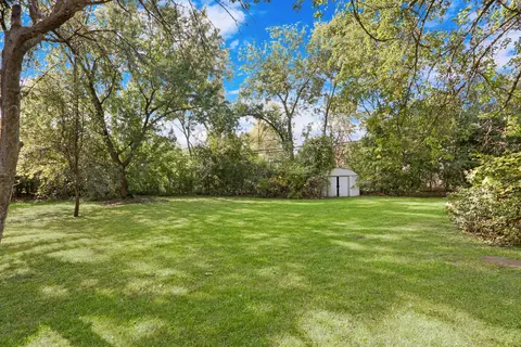 10 S Maple Ln, Prospect Heights, IL 60070