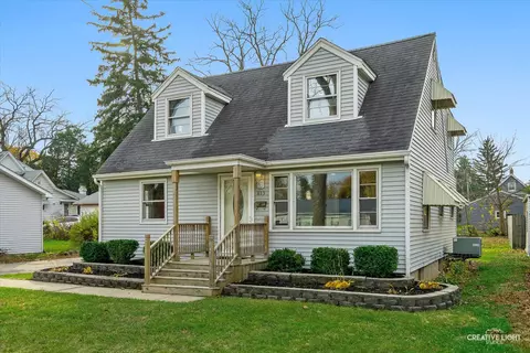 815 Schiller St, Elgin, IL 60123