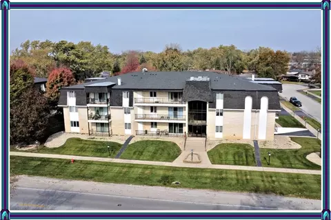 18560 Escanaba Ave #310, Lansing, IL 60438
