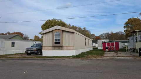 353 Monroe St #I9, Monticello, IL 61856