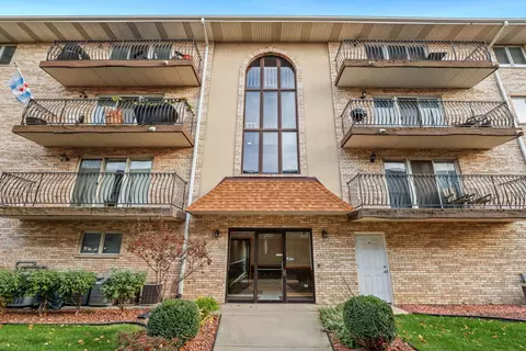 6248 S Gullikson Rd #4F, Chicago, IL 60638