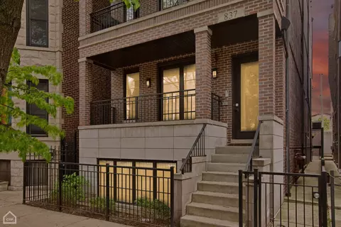 837 W Buckingham Pl #1, Chicago, IL 60657
