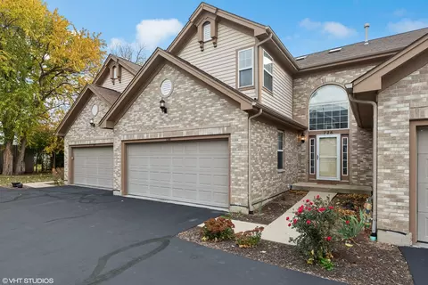 726 Kresswood Dr, Mchenry, IL 60050