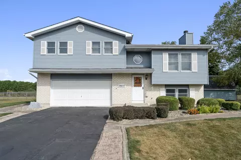 19633 S Thistle Ln, Frankfort, IL 60423