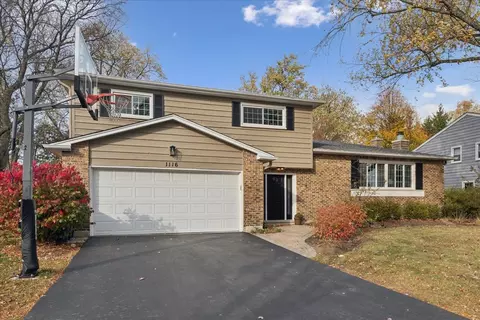 1116 Montgomery Dr, Deerfield, IL 60015