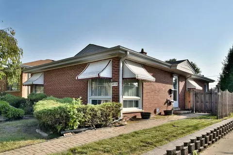 8015 N Ozark Ave, Niles, IL 60714