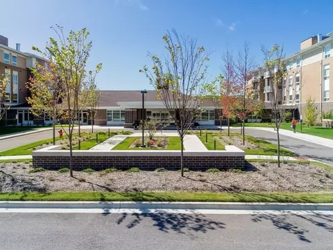 2150 Founders Dr #338, Northbrook, IL 60062