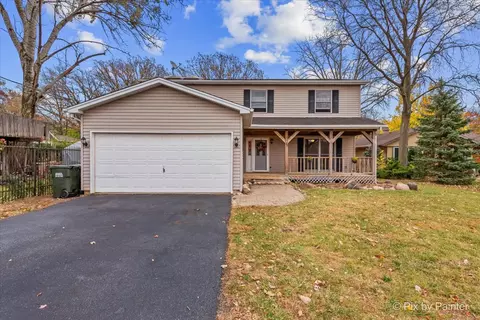 36 Hilltop Dr, Lake In The Hills, IL 60156