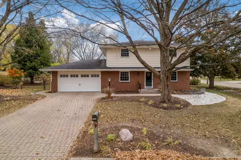1601 Williamsburg Rd, Rockford, IL 61107