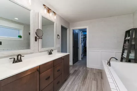 Bath - 1112 Travertine Rd, Normal, IL 61761 photo 3 of 5