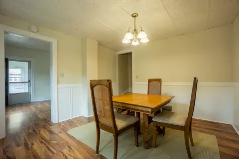 Dining - 424 3rd Ave, Ottawa, IL 61350 photo 1 of 2