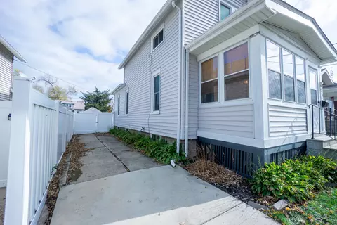 Exterior - 424 3rd Ave, Ottawa, IL 61350 photo 5 of 5
