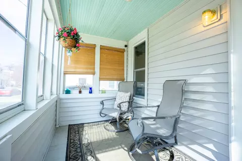 Exterior - 424 3rd Ave, Ottawa, IL 61350 photo 2 of 5