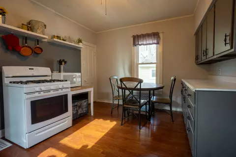 Kitchen - 424 3rd Ave, Ottawa, IL 61350 photo 1 of 2