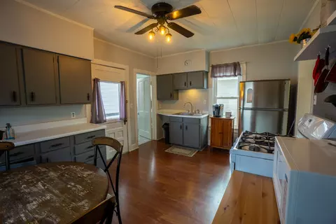 Kitchen - 424 3rd Ave, Ottawa, IL 61350 photo 2 of 2