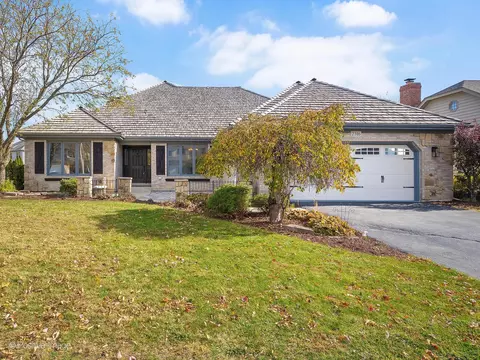 2316 Gleneagles Dr, Naperville, IL 60565