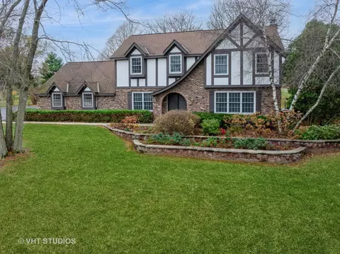 4315 Billingsgate Rd, Woodstock, IL 60098