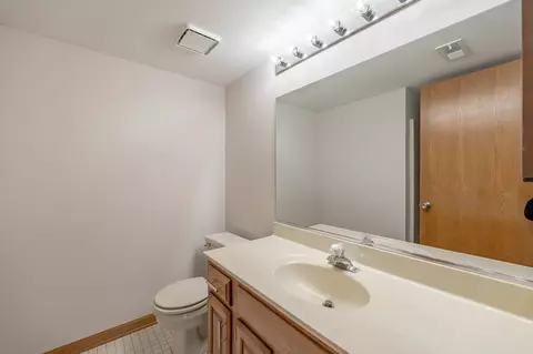 895 Millcreek Cir, Elgin, IL 60123 photo 11
