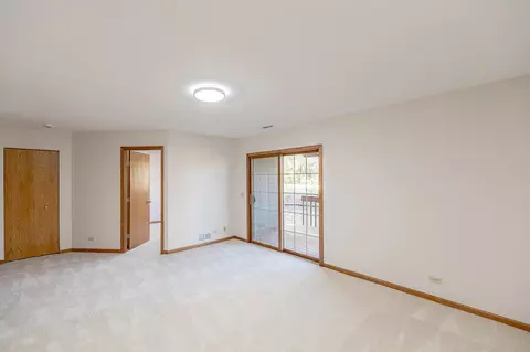 895 Millcreek Cir, Elgin, IL 60123 photo 9
