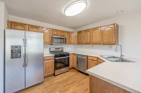 895 Millcreek Cir, Elgin, IL 60123 photo 6