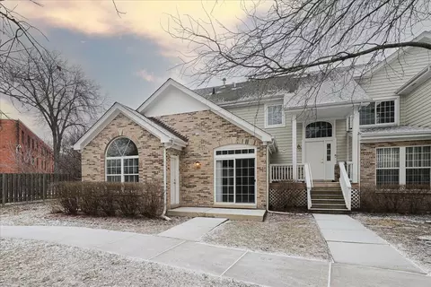 118 Hillwood Pl #118, Aurora, IL 60506
