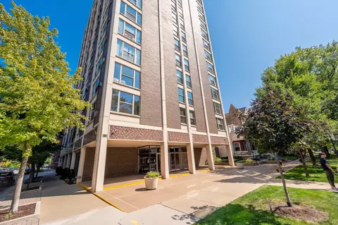 5401 S Hyde Park Blvd #302, Chicago, IL 60615