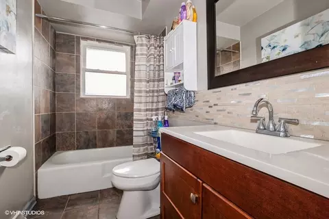 Bath - 752 E 146th St, Dolton, IL 60419 photo 1 of 2