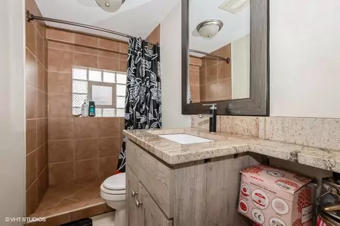 Bath - 752 E 146th St, Dolton, IL 60419 photo 2 of 2