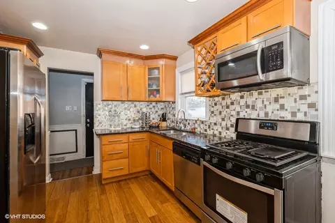 Kitchen - 752 E 146th St, Dolton, IL 60419 photo 1 of 3