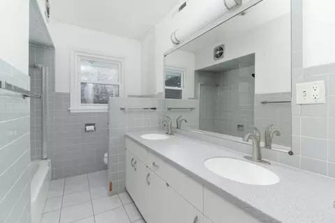 Bath - 310 Margaret Ave, Normal, IL 61761 photo 2 of 4