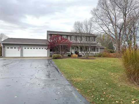 3995 W Cedar St, Dixon, IL 61021