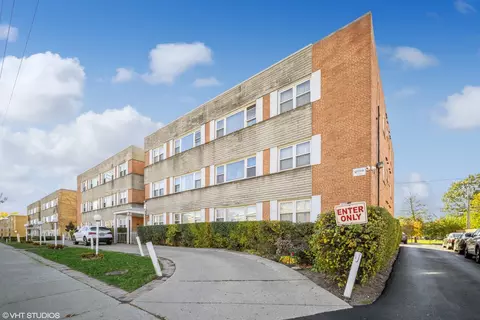 4949 Church St #304, Skokie, IL 60077