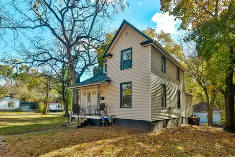 810 Ashland Ave, Rockford, IL 61103