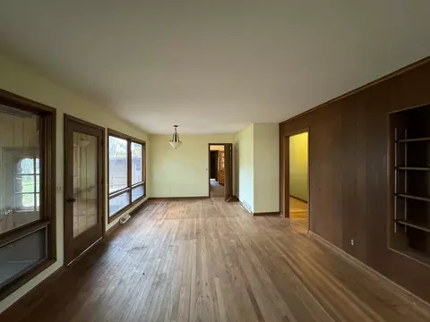 Living - 780 Gary Ave, Aurora, IL 60506 photo 2 of 3