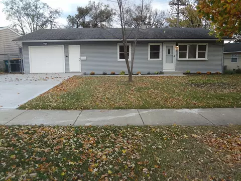 203 E Streamwood Blvd, Streamwood, IL 60107