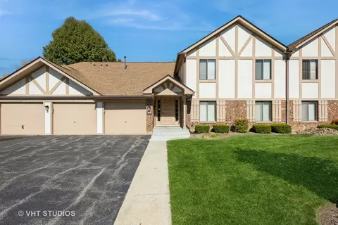 904 Surrey Dr #2BL, Schaumburg, IL 60193