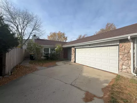 18 Sieverwood Ct, Streamwood, IL 60107