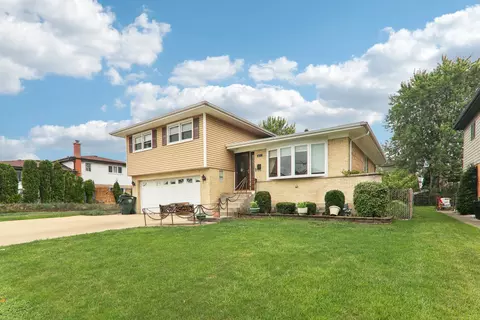 9271 N Callero Dr, Niles, IL 60714