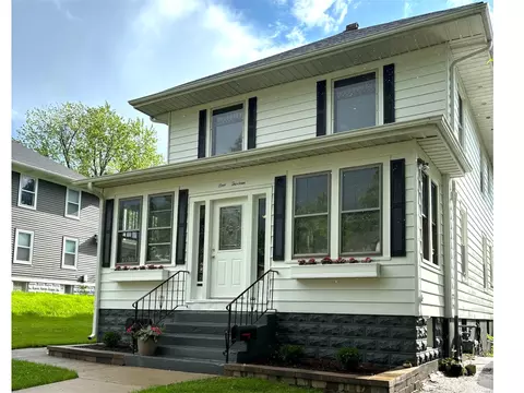 113 S 6th St, Saint Charles, IL 60174