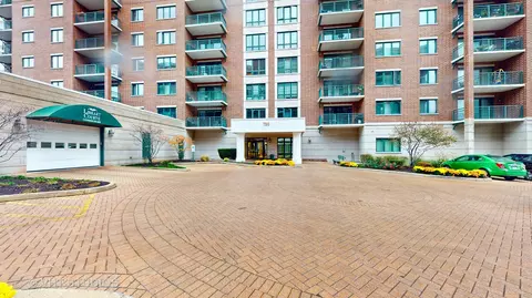 750 Pearson St #208, Des Plaines, IL 60016