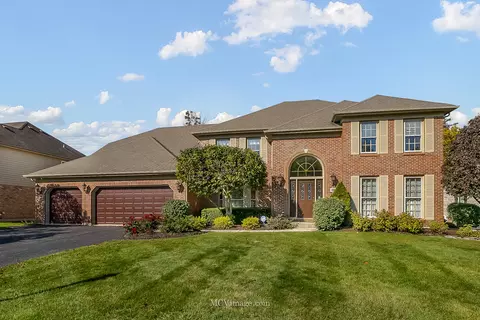 8800 Lake Ridge Dr, Darien, IL 60561