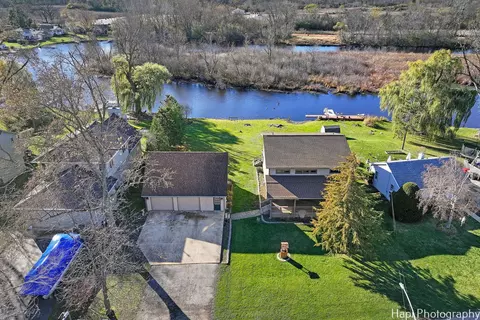 39876 N Circle Ave, Antioch, IL 60002