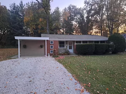 915 E Lafayette St, Olney, IL 62450