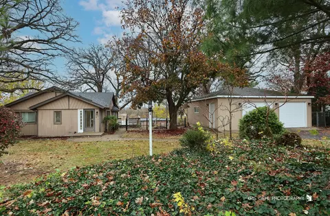 1010 Burr St, Lake In The Hills, IL 60156