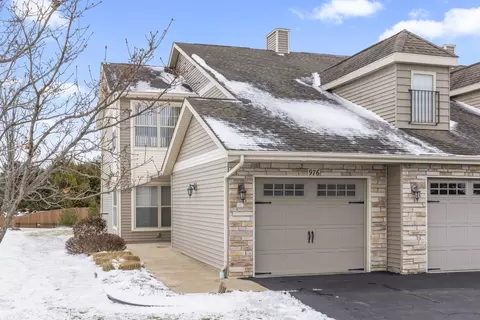 976 Buckingham Dr #976, Sycamore, IL 60178