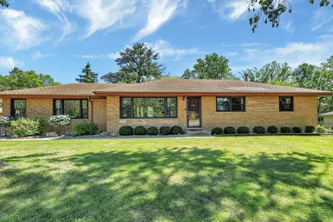 17 W211 Woodland Ave, Bensenville, IL 60106