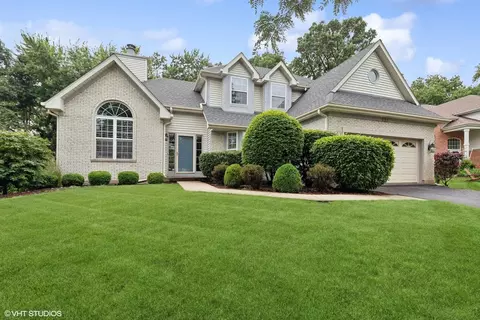 538 Patriot Ct, Gurnee, IL 60031