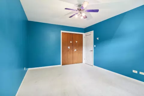 Bedroom - 1821 E Cree Ln, Mount Prospect, IL 60056 photo 2 of 2