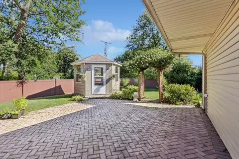 Exterior - 1821 E Cree Ln, Mount Prospect, IL 60056 photo 3 of 5